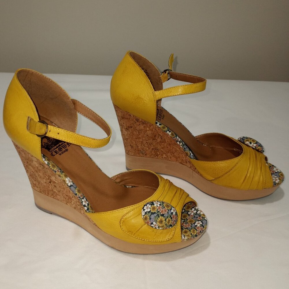 CROWN VINTAGE YELLOW LEATHER WEDGE PLATFORM HEEL SANDALS WOMEN SIZE 10